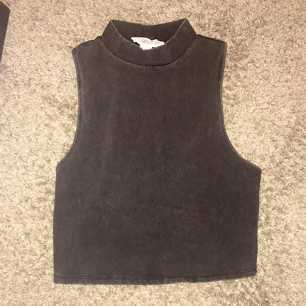 High-necked cropped gray tank top